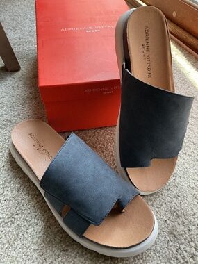 Adrienne Vittadini “Phil” Sandals, navy NIB, 9.5M